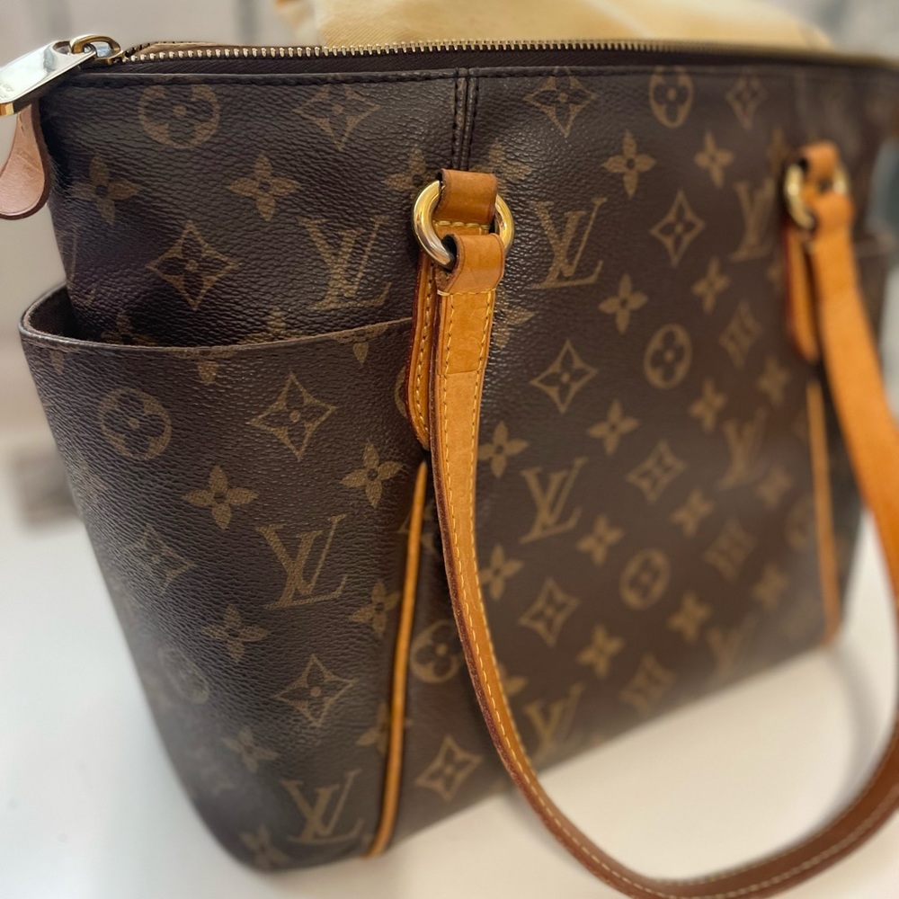❤️SOLD*SOLD*🛑Authentic Louis Vuitton Totally PM Monogram